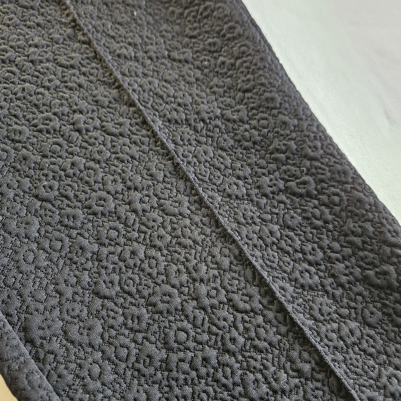 Michael Kors Elegant Black Textured Women's Pants. Size Large - Picture 4 of 9